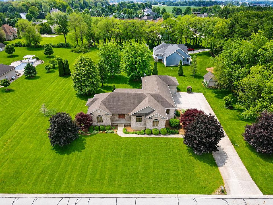 1st image of 404 E Amy Rose Ln