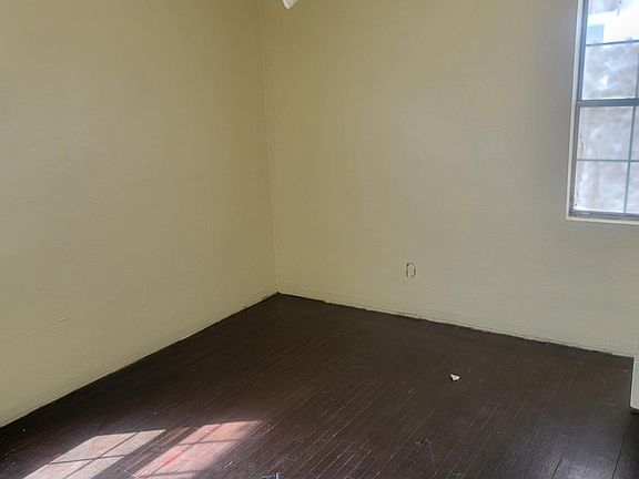 4th image of 1023 W Temple St