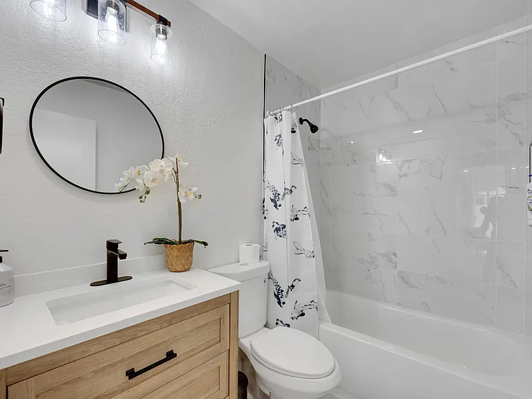 1075 Molino Ave #3 — Photo 8