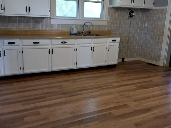Eat-In Kitchen