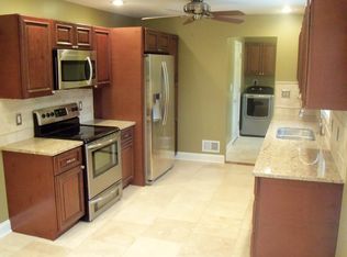 2712 W 78th St, Prairie Village, KS 66208