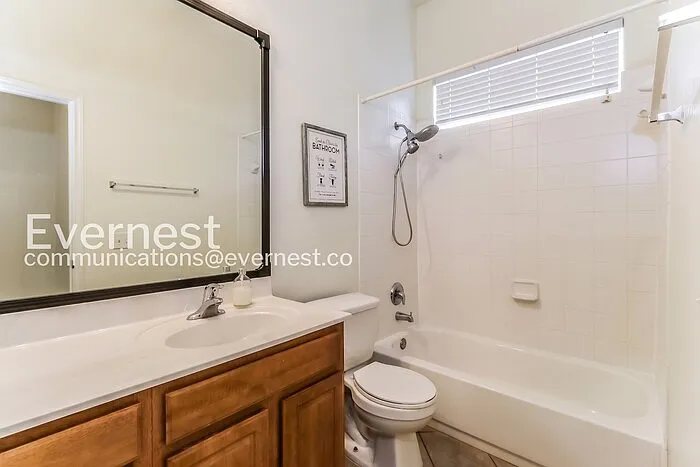 709 W 35th St — Photo 15