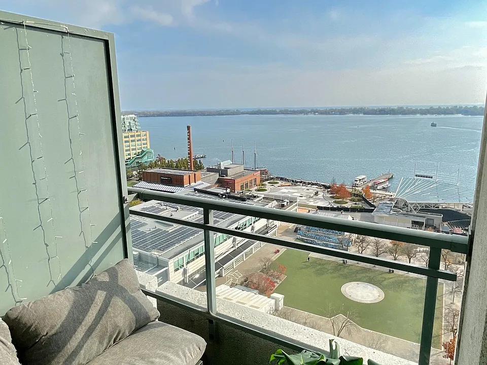 230 Queens Quay W #2019