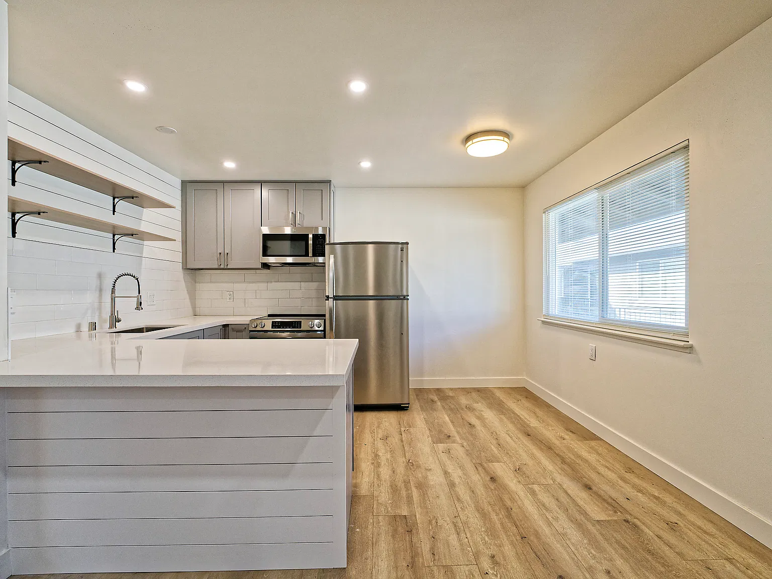 1 bed, $2,995 — Photo 2