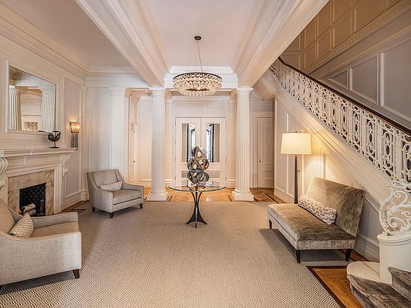 3rd image of 40 W 74th St APT 1