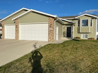 323 Brandenburg Loop, Bismarck, ND 58504