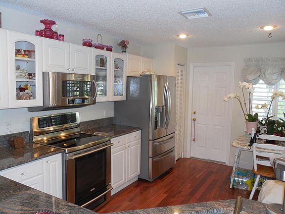 4th image of 1130 W Lancewood Pl