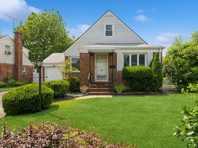 14 Albany Street, Elmont, NY, 11003
