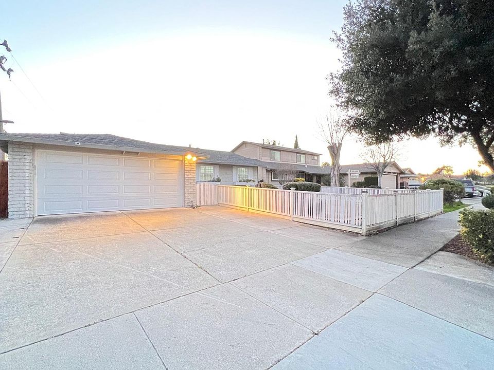 1st image of 2643 Loomis Dr