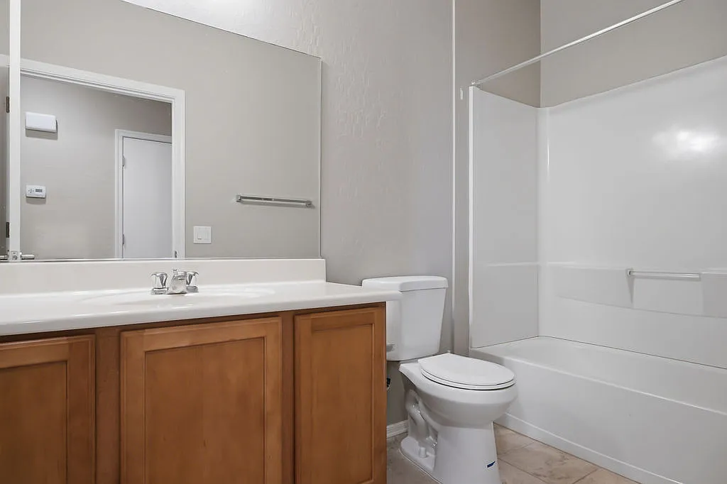 Flaminian Ln #204 - 1 — Photo 2