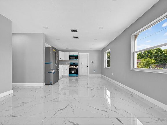 5th image of 245 SW 11th Avenue