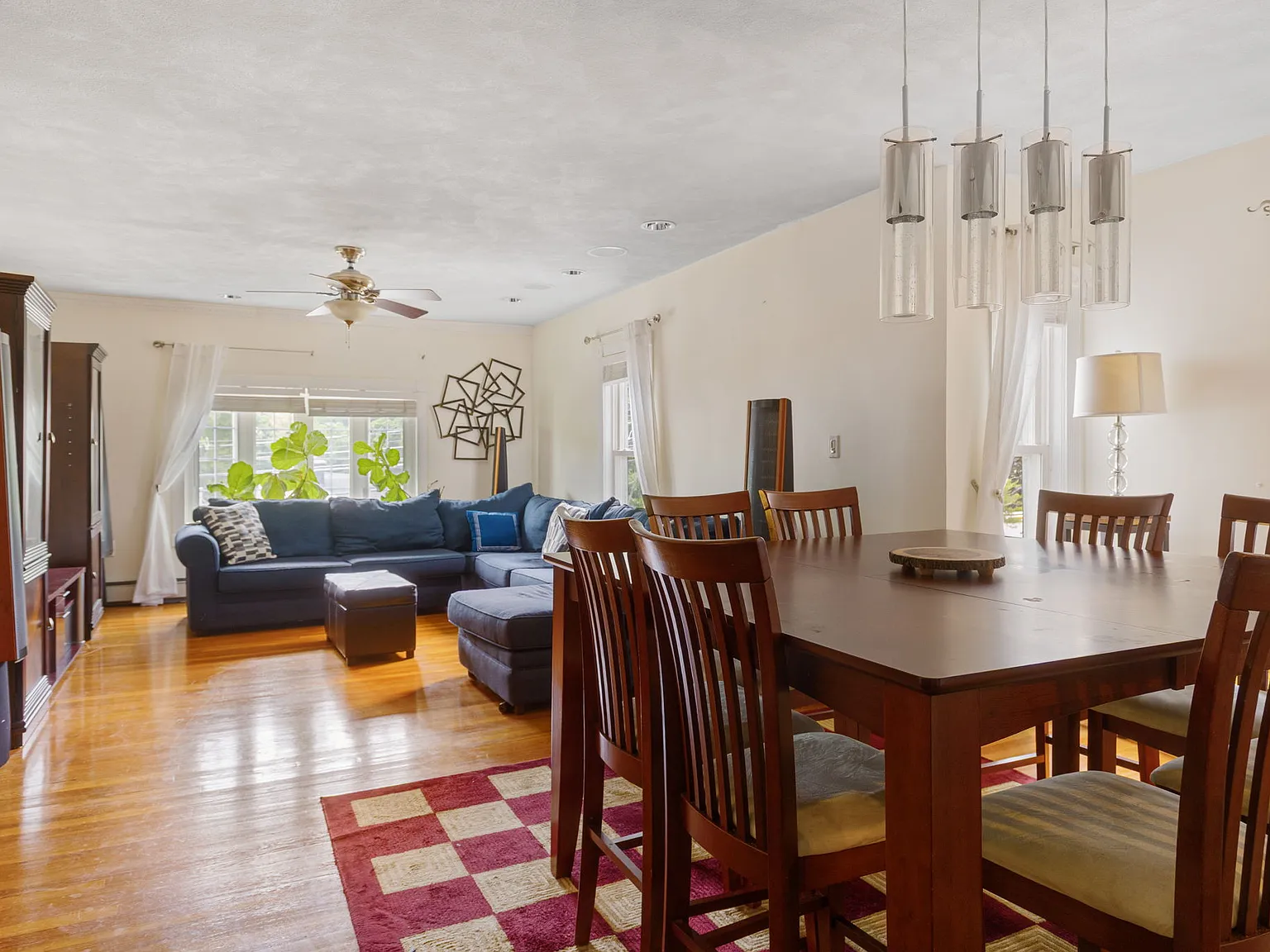 3 bed, 1.5 bath, 2002 sqft, $3,500 — Photo 2