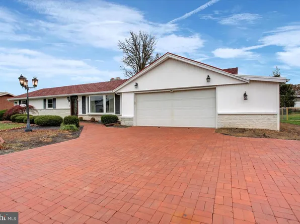 158 Colonial Dr, Chambersburg, PA 17202