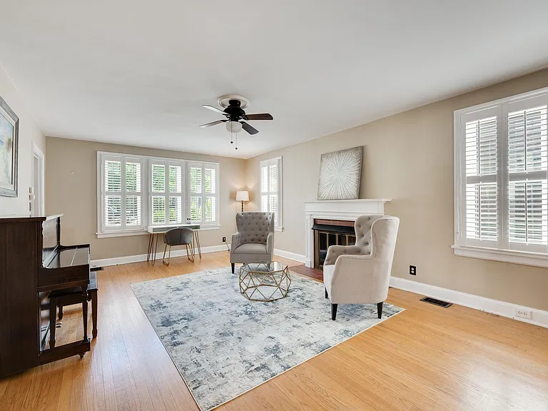 1114 Woodvale Dr — Photo 44