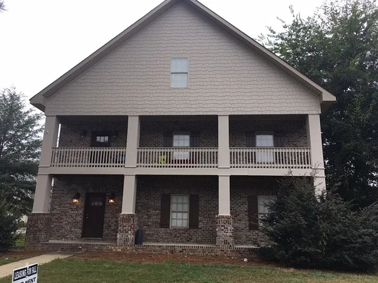 405 Meador Dr — Photo 2