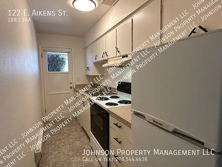 122 E Aikens Rd — Photo 3