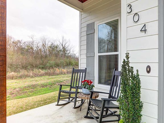 4th image of 304 Whispering Meadows Rd