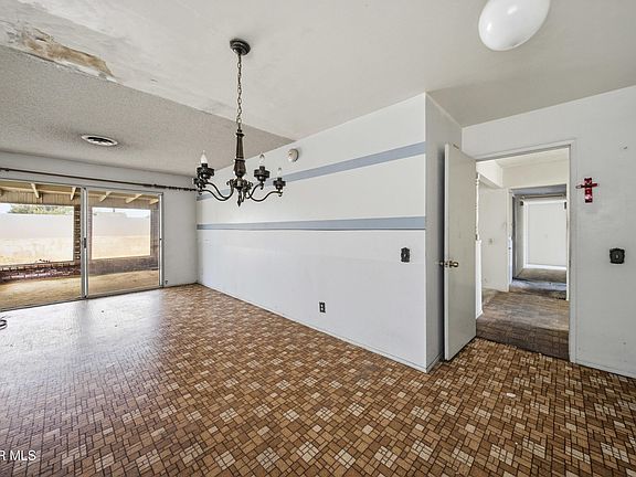 5th image of 139 E Avenue Q7