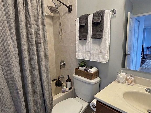 5th image of 5455 N Sheridan Rd APT 1708