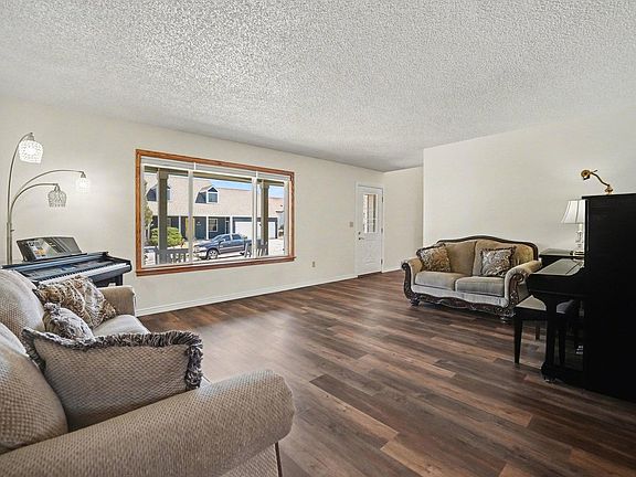 3rd image of 5539 E Briarwood Cir