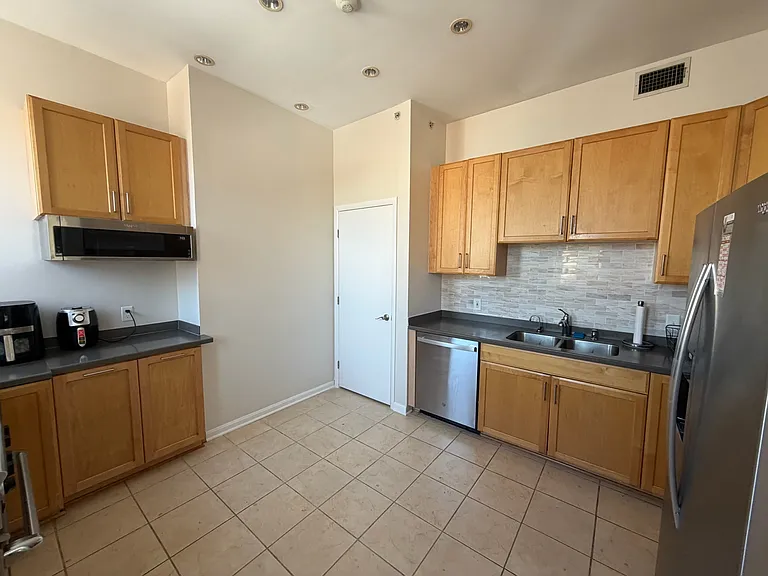 2920 Elliott St — Photo 14