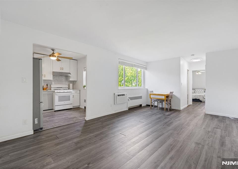 1st image of 2345 Linwood Ave APT 6H