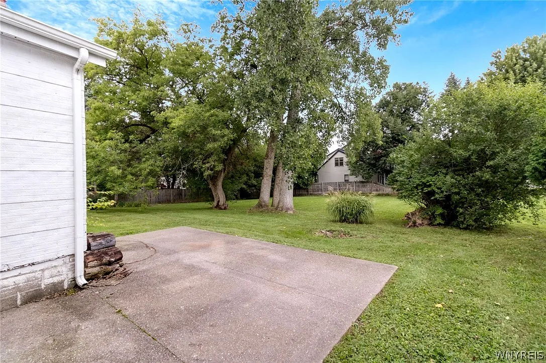 3 bed, 1.0 bath, 1292 sqft, $2,000 — Photo 4