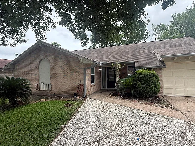 7107 Sawmill Trl — Photo 1