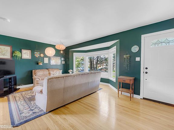 3rd image of 148 Linden Ave