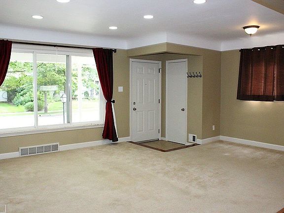 4th image of 21812 Kramer St