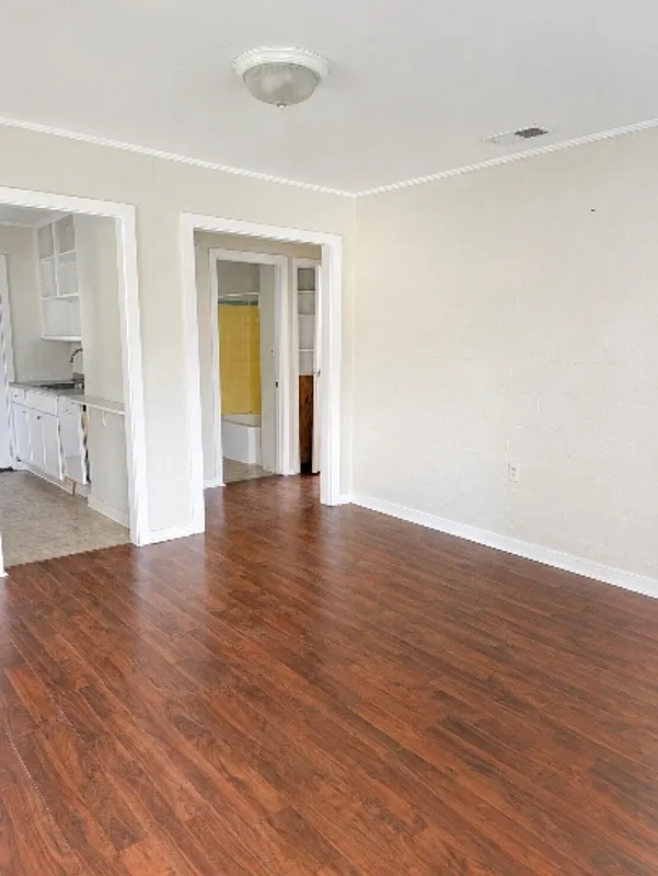 2 bed, 1.0 bath, 648 sqft, $1,200 — Photo 3