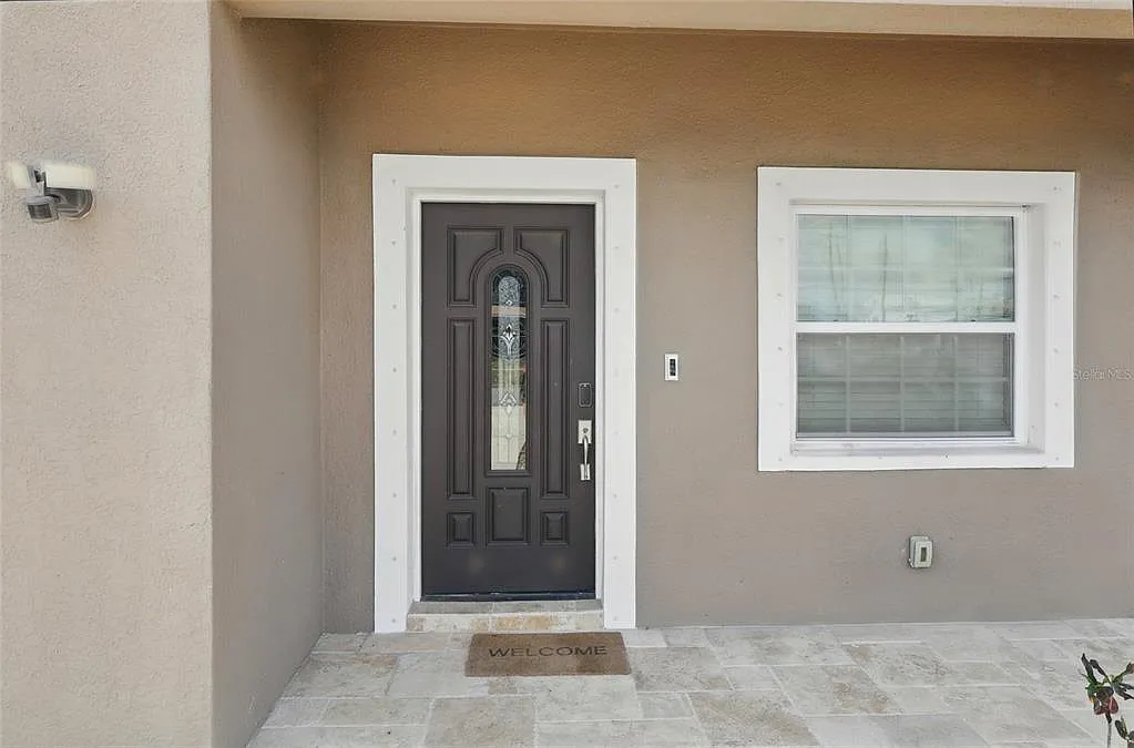 4 bed, 3.0 bath, 2600 sqft, $4,650 — Photo 2