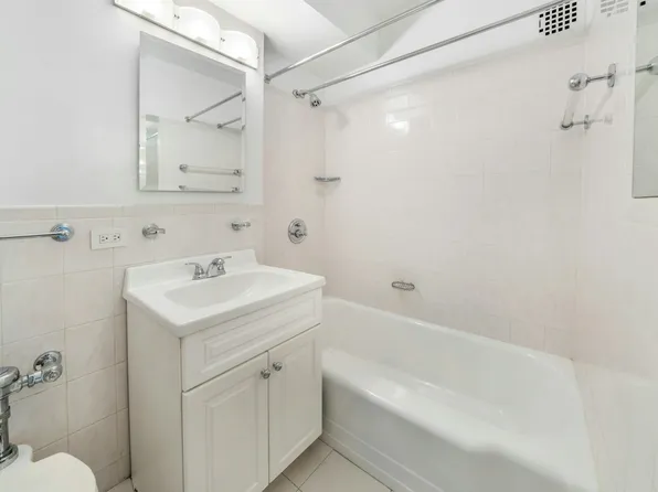 176 East 77th Street 8L image 4 of 4