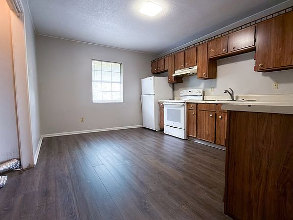 3rd image of 204 Cantal Dr APT C