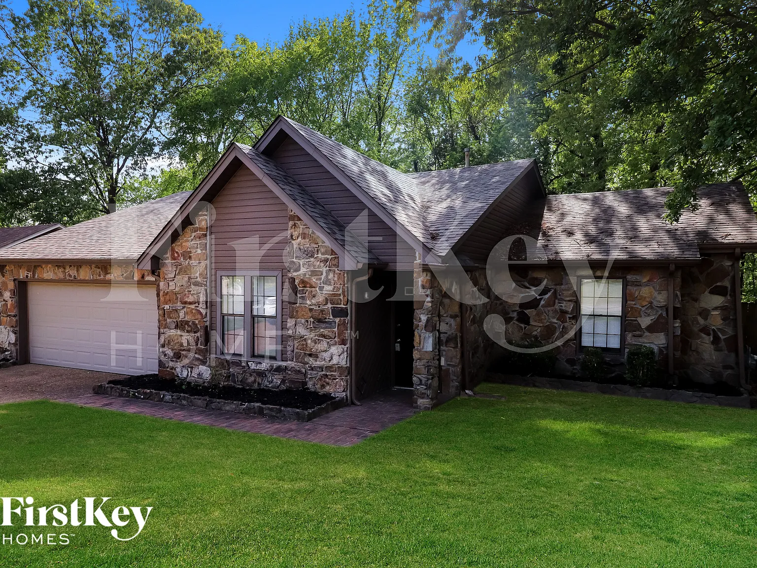 3 bed, 2.0 bath, 1649 sqft, $1,665 — Photo 2
