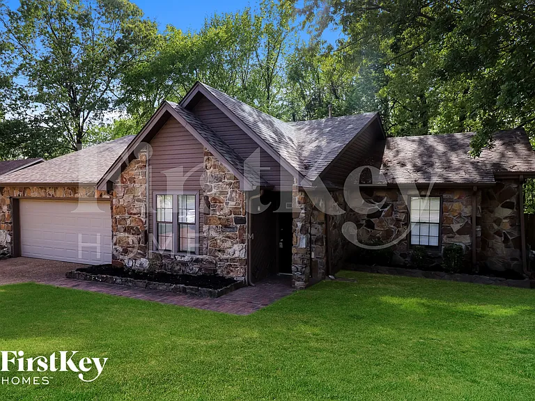 2961 Forest Edge Dr — Photo 2