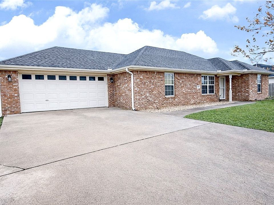 1st image of 940 Eagle Crest Dr