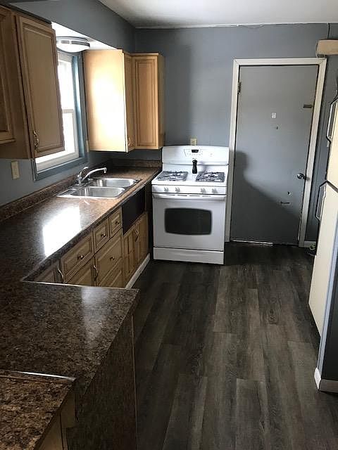 2nd image of 251 Garfield Ave Unit 2
