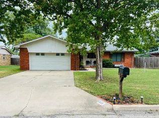 1322 Sunset Ln, Blackwell, OK 74631