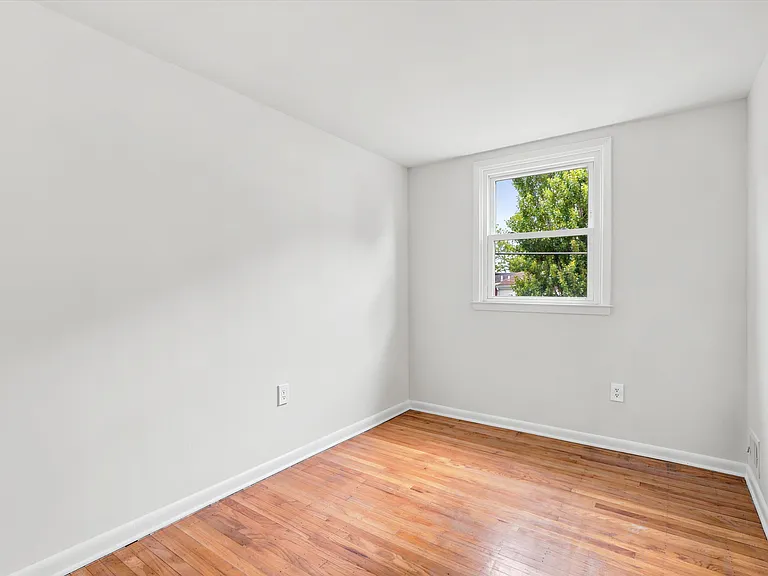 889 Oxford Ave — Photo 15