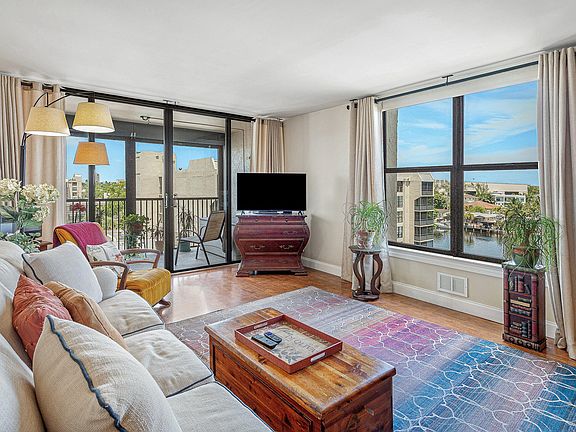 5th image of 17 ROYAL PALM Way #6060