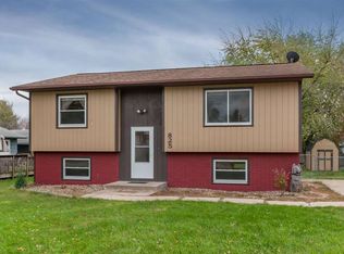 825 Prairie Ridge Rd, North Liberty, IA 52317