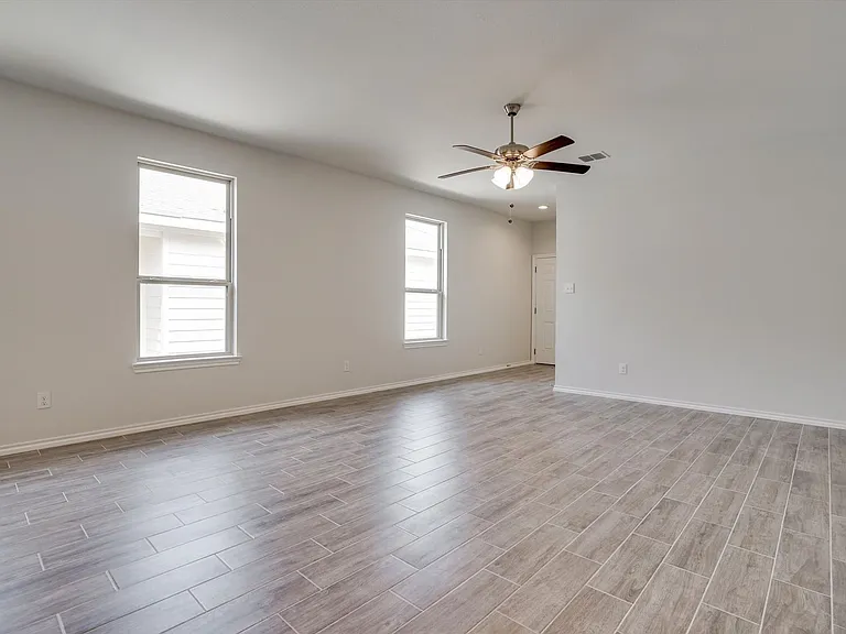 2330 Aspen Hill Dr — Photo 4
