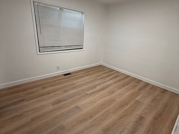 3rd image of 1409 E Arnold St