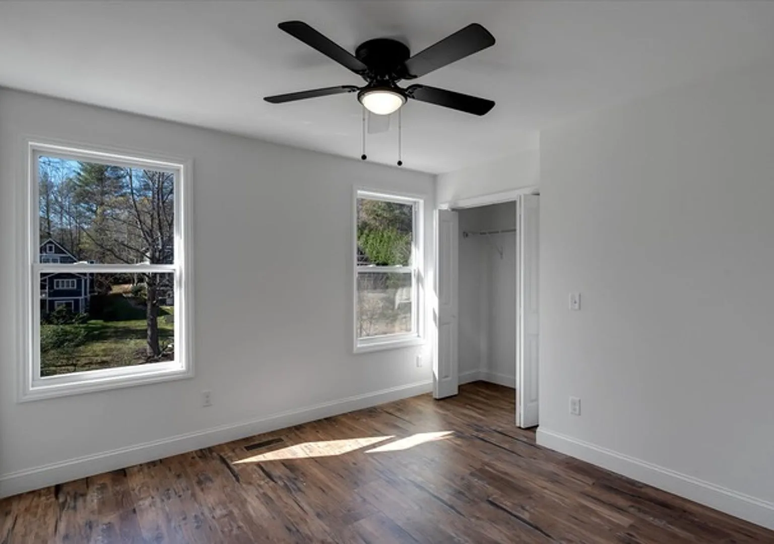 Charming Brand-New Contemporary Home in Black Mountain — Photo 4