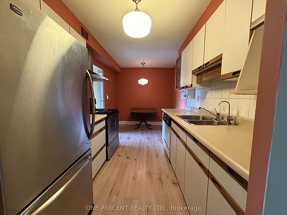 2nd image of 61 Richview Rd #1402