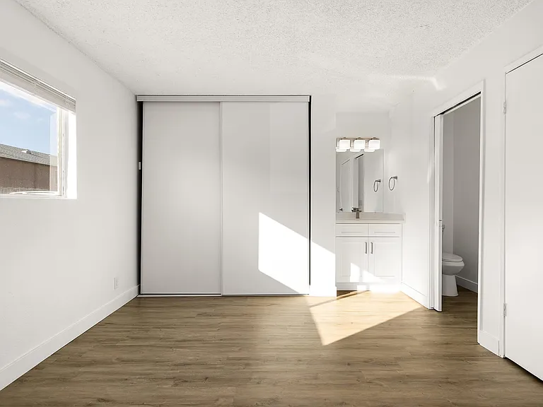 Valle at 9121 Kenwood — Photo 7