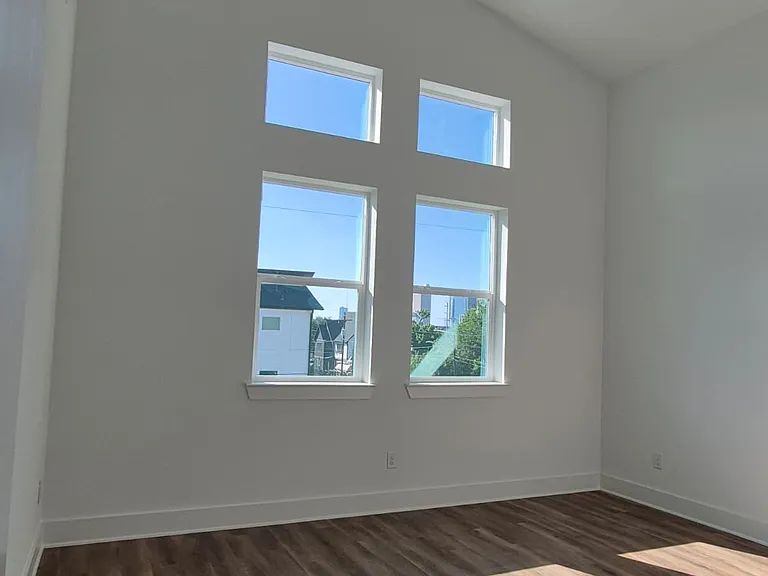 3003 Delano St — Photo 29