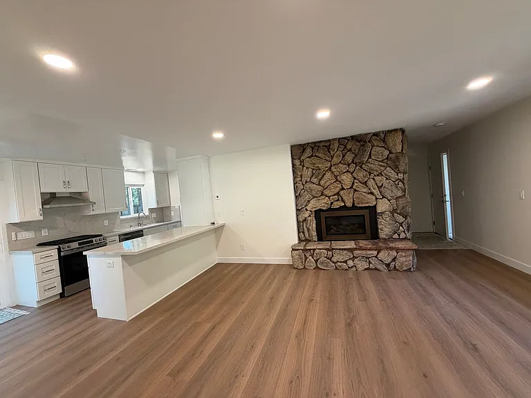 737 Anita Dr — Photo 7