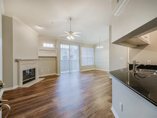 2111 Welch St APT B304, Houston, TX 77019